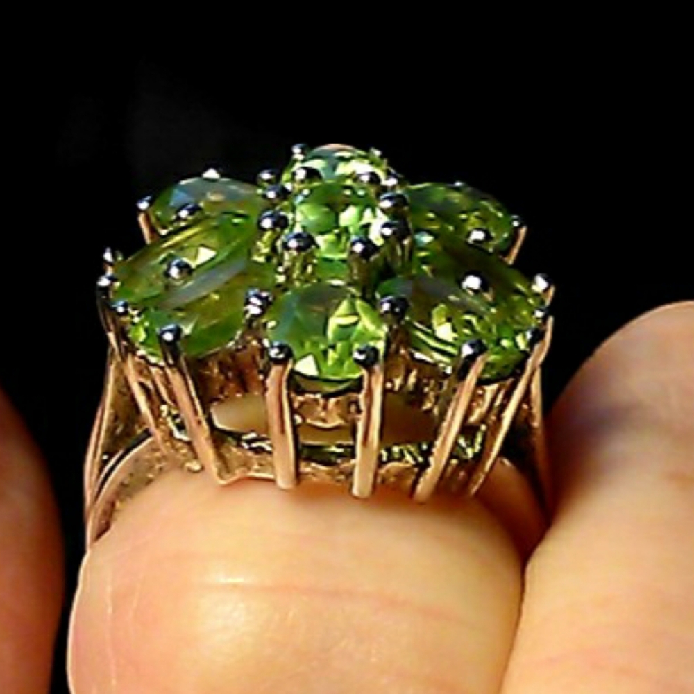 VINTAGE STERLING 925 SILVER RING W/ 9 LIGHT GREEN OVAL PERIDOT  SZ. 5 BEAUTY - Picture 5 of 11